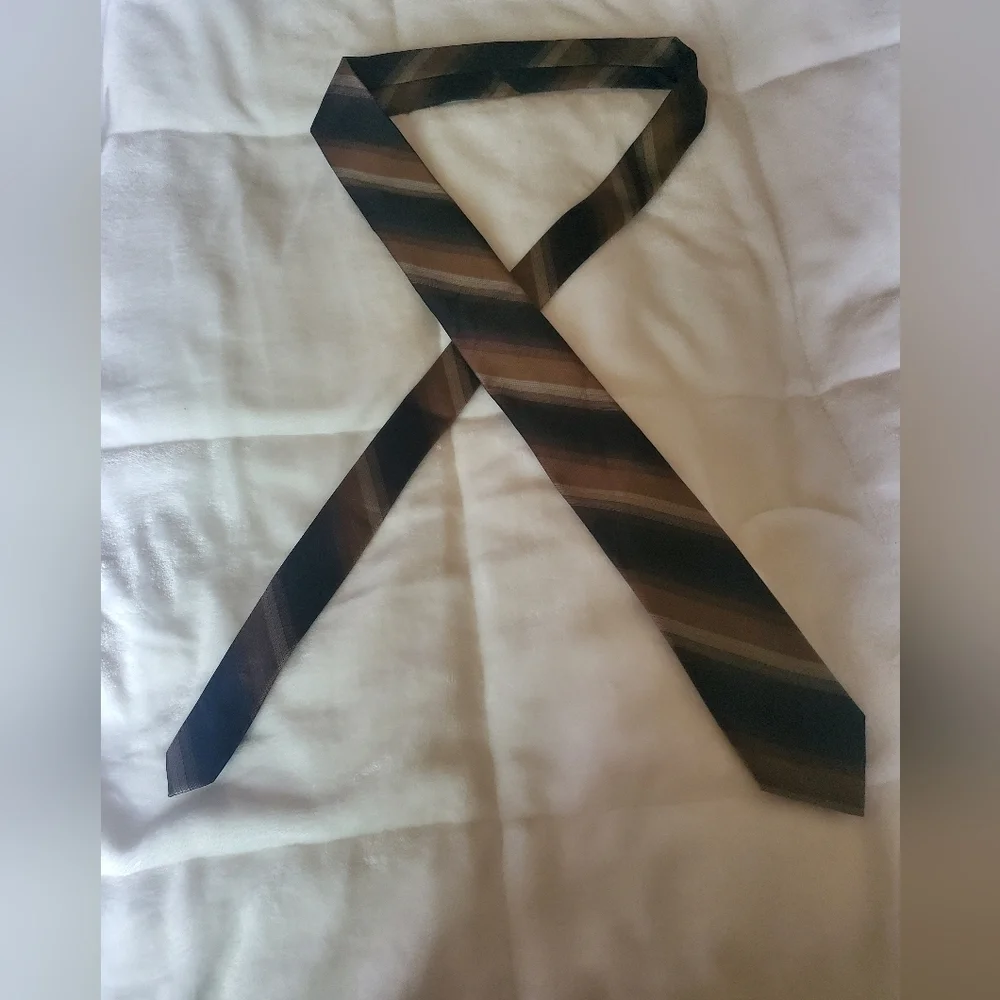 Apt. 9 Tie